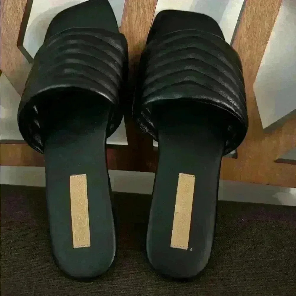 Osos sandals only use one used like a new - Picture 2 of 5